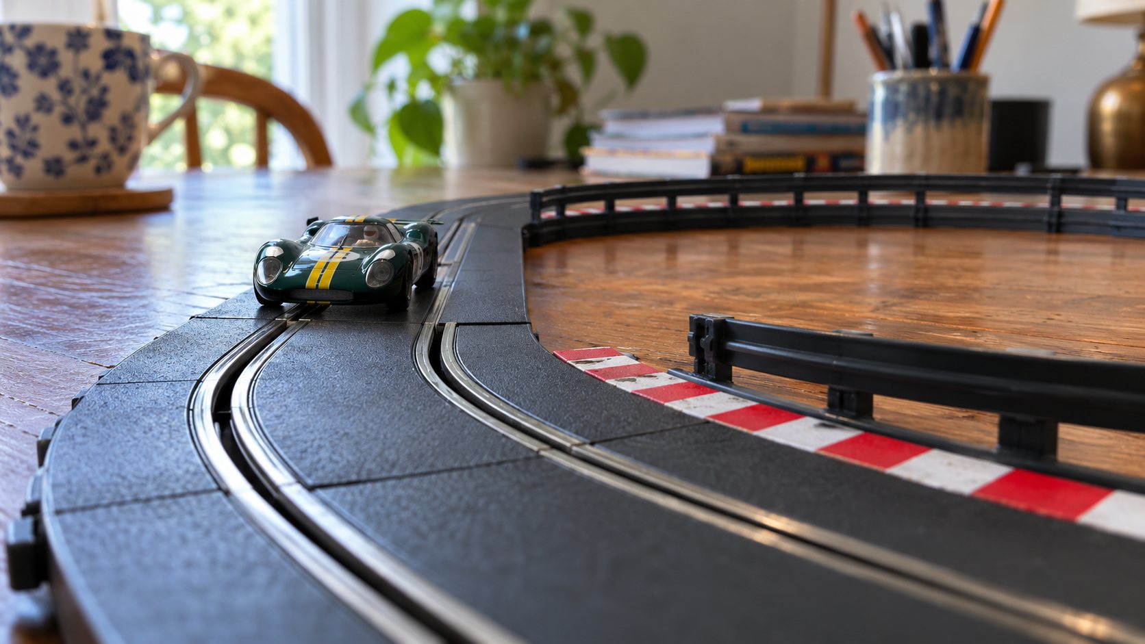Reta longa antes de uma curva em pista de autorama